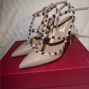 Valentino Garavani Nude Patent Leather Rockstud T-Strap Pointed Pumps
